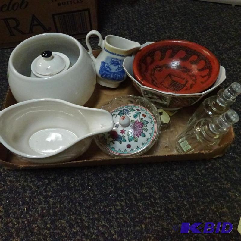 lot 97 image: Misc collectible glassware. Milk glass pieces...