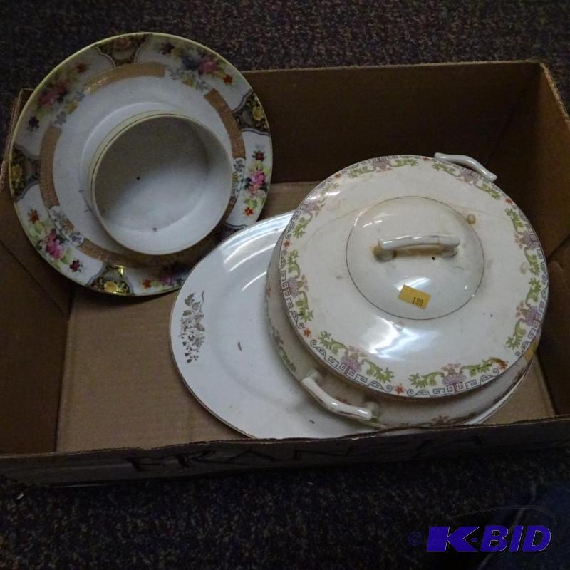 lot 99 image: Misc China pieces...