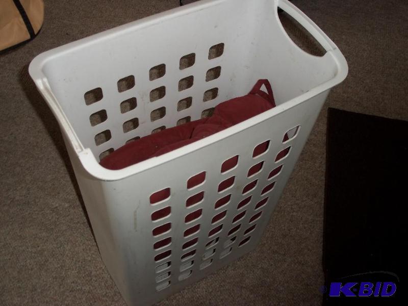 laundry tub with 4 chair cushions