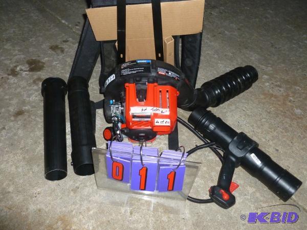 lot 11 image: Craftsman back pack leaf blower. Appears like...