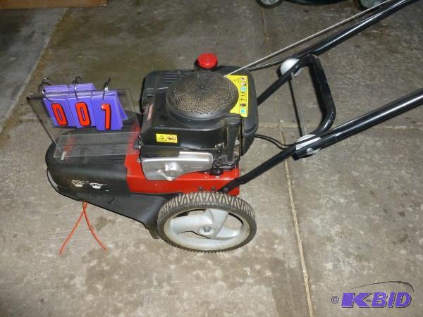 lot 7 image: Craftsman 22" line trimmer. Very good co...
