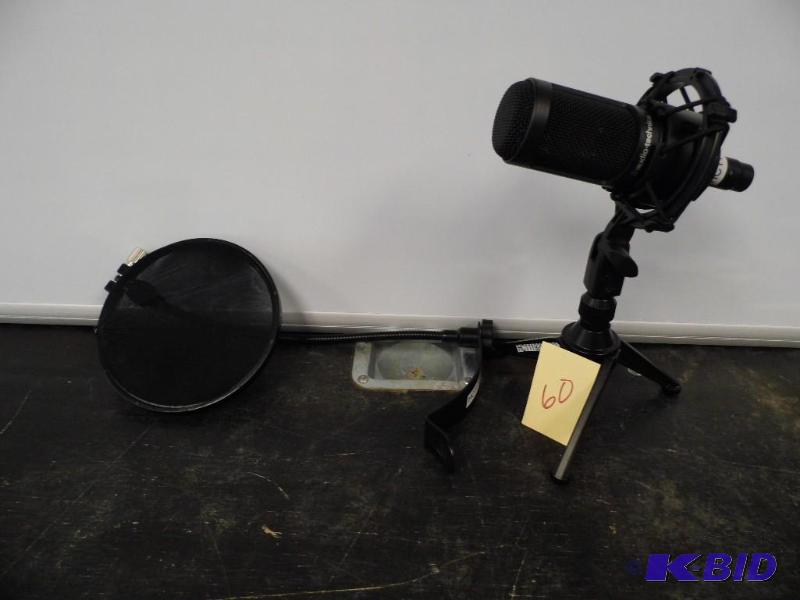 AudioTechnica Microphone w Stand