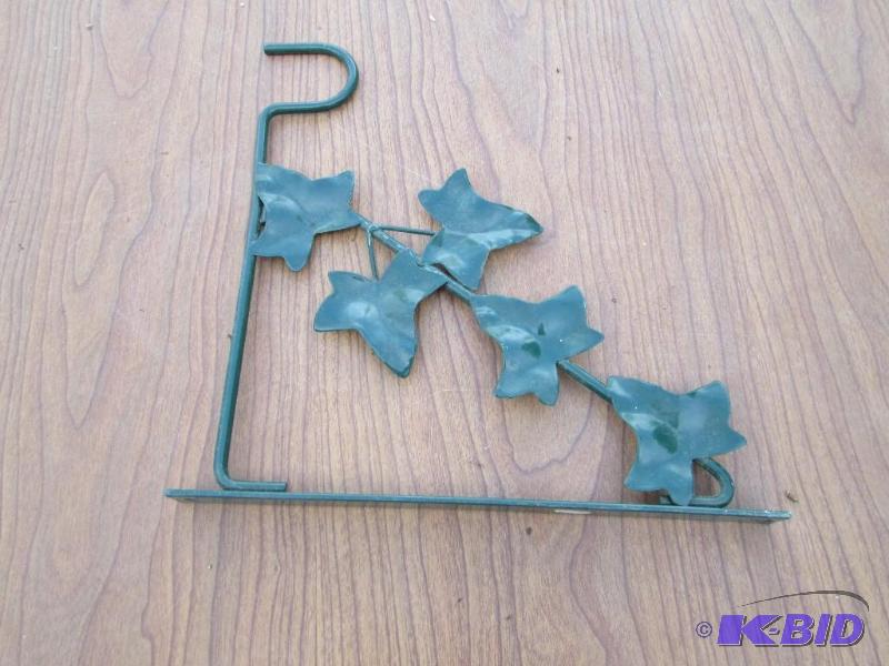 lot 182 image: Hanging basket bracket with leaf pattern...