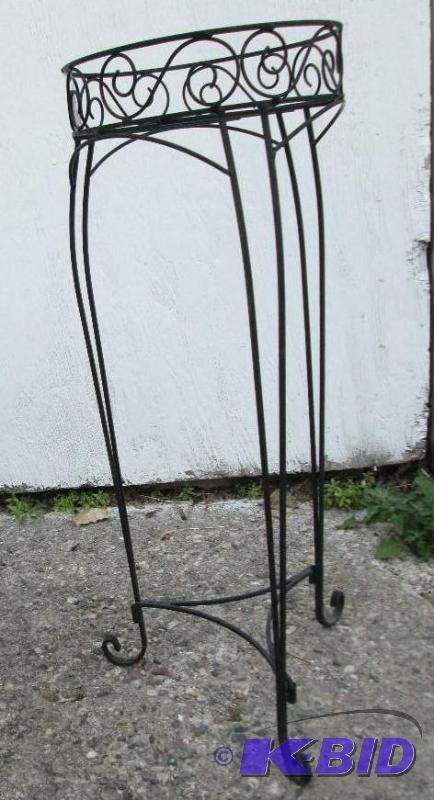 lot 195 image: Metal planter holder, 10 inches across, 29 in...