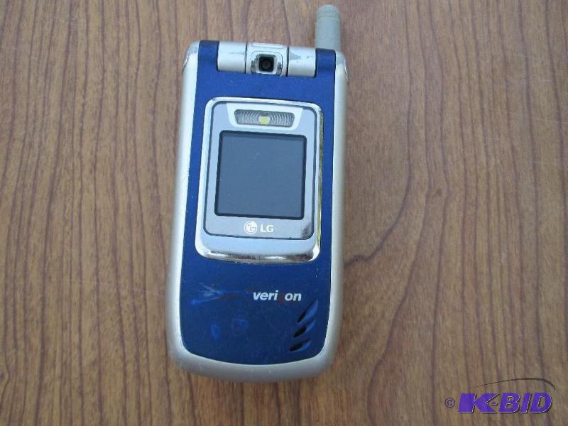 lot 223 image: Verizon LG flip phone...