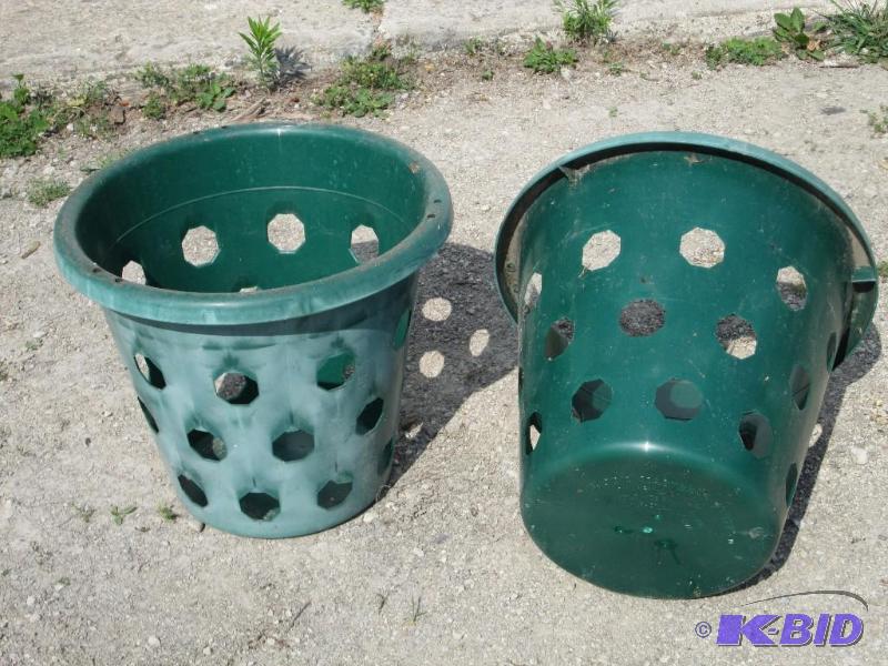 lot 242 image: Bloom Master planter, side holes, 15" ac...