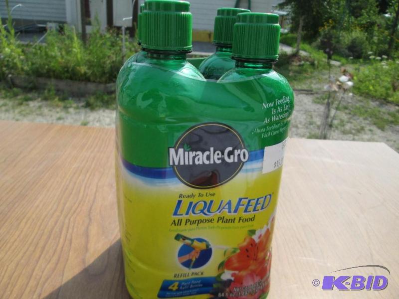 lot 26 image: 4 bottles of liqua feed Miracle Grow plant fo...