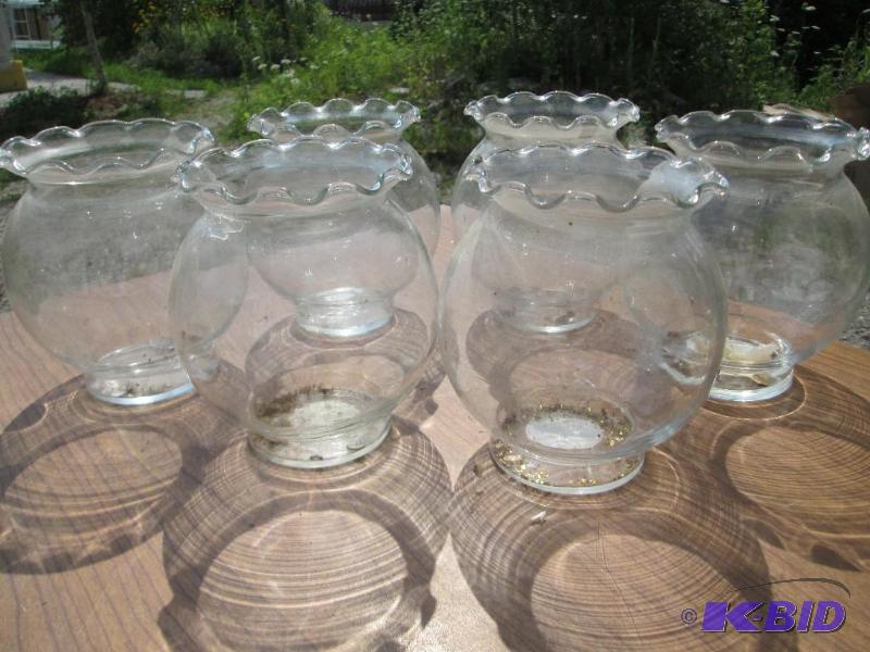 lot 264 image: Lot of 6 glass bowls for a small fish, flower...