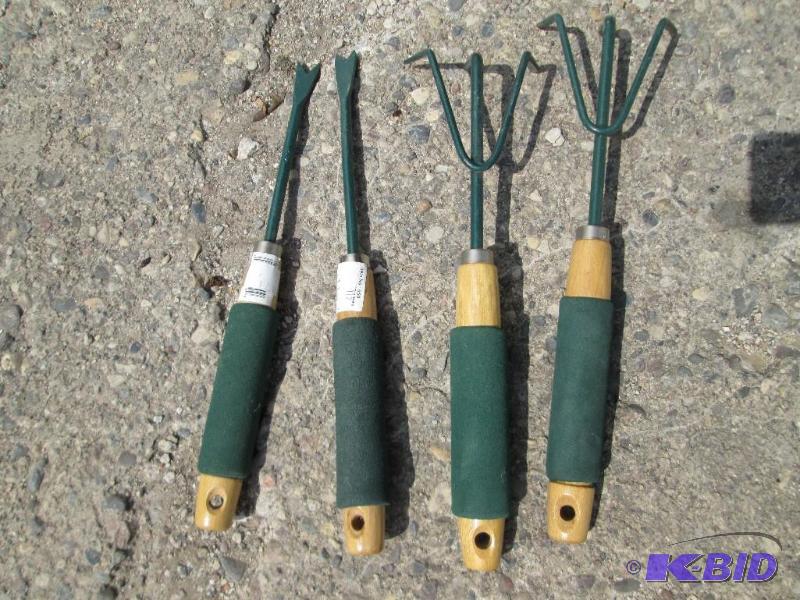 lot 269 image: Lot of 4 hand garden tools, nice foam grip ha...