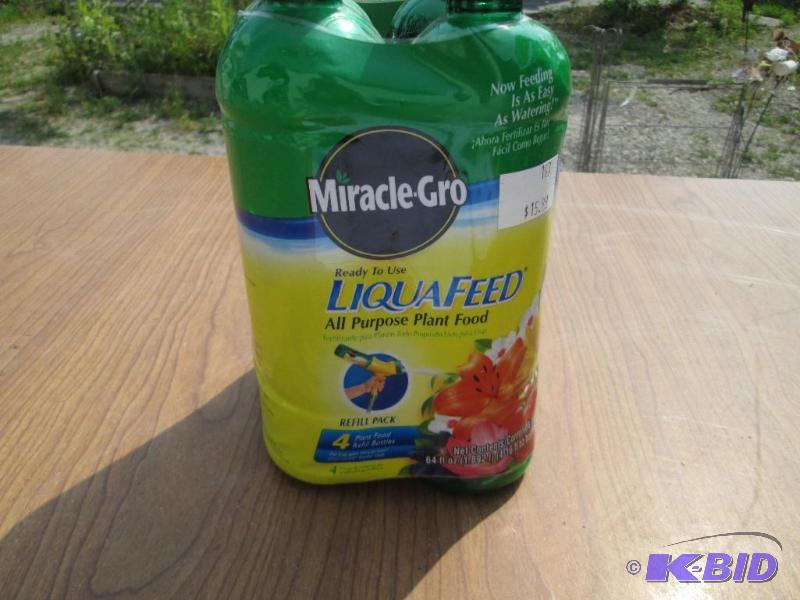 lot 27 image: 4 bottles of liqua feed Miracle Grow plant fo...