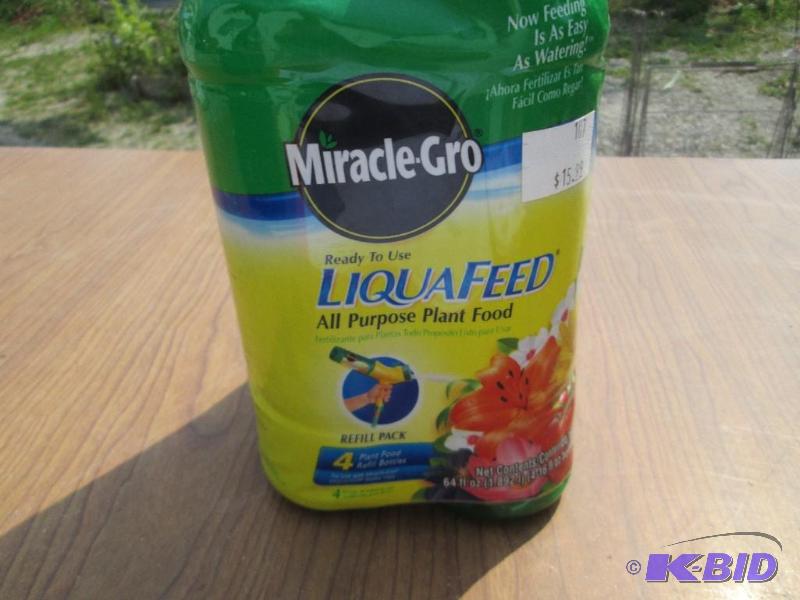 lot 29 image: 4 bottles of liqua feed Miracle Grow plant fo...