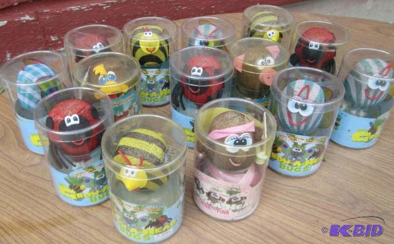 lot 290 image: Lot of 14 grow a pet figures, add water and w...