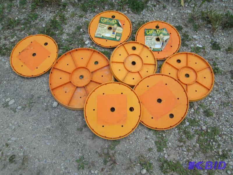 lot 291 image: Lot of Ups A Daisy planter inserts, fits stra...