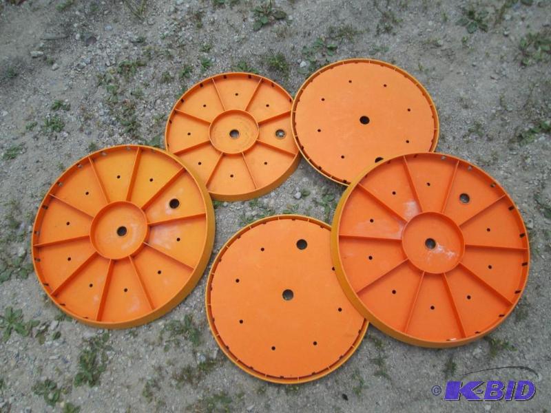 lot 292 image: Lot of Ups A Daisy planter inserts, fits stra...