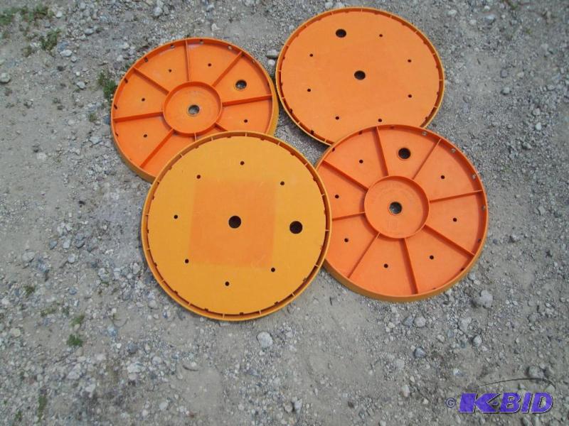 lot 293 image: Lot of Ups A Daisy planter inserts, fits stra...