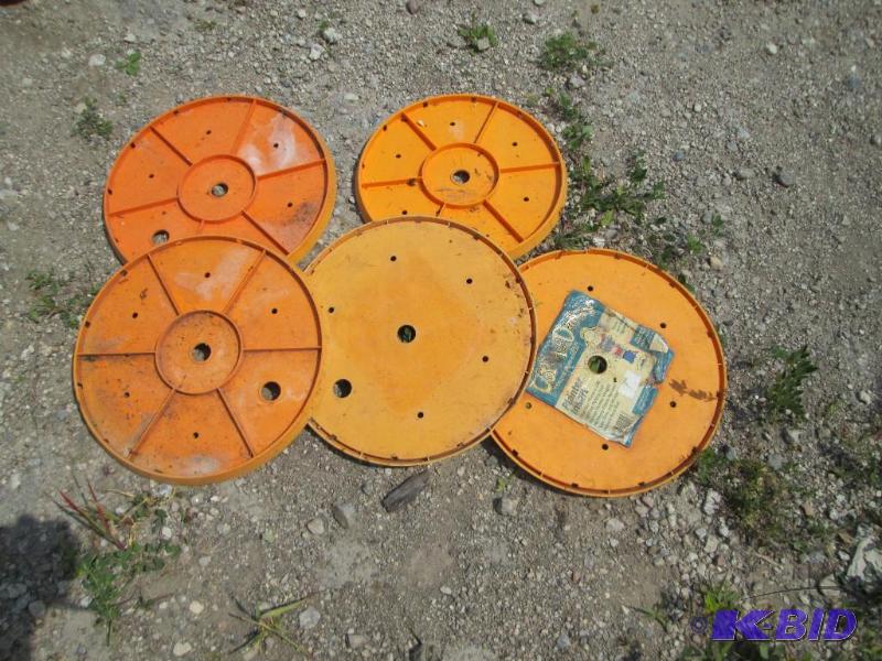 lot 295 image: Lot of Ups A Daisy planter inserts, fits stra...