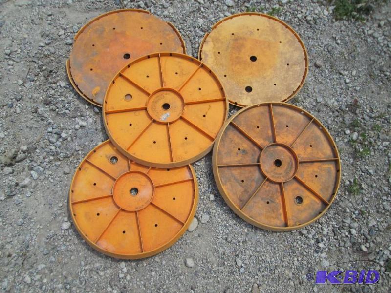 lot 296 image: Lot of Ups A Daisy planter inserts, fits stra...