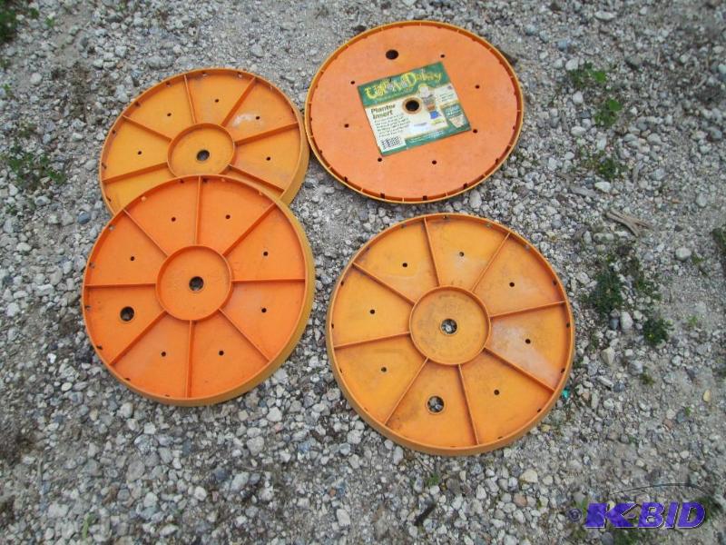 lot 297 image: Lot of Ups A Daisy planter inserts, fits stra...