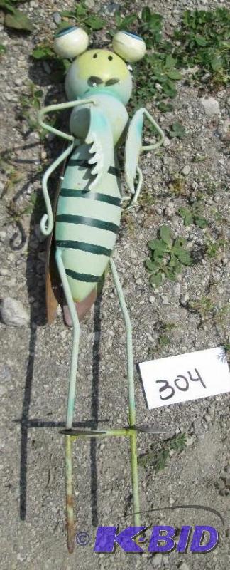 lot 304 image: Metal craft bug yard dcor...
