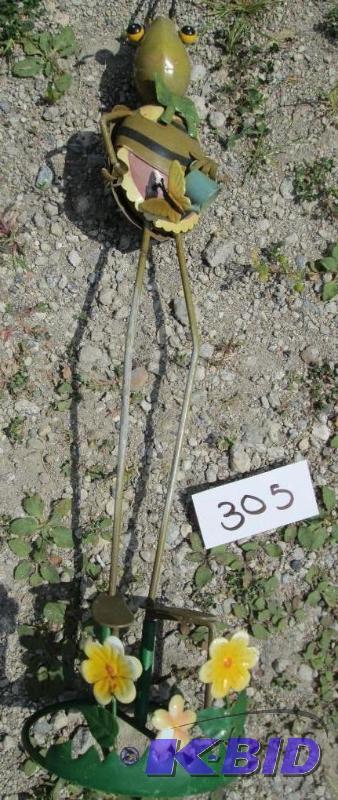 lot 305 image: Metal craft bug yard dcor...