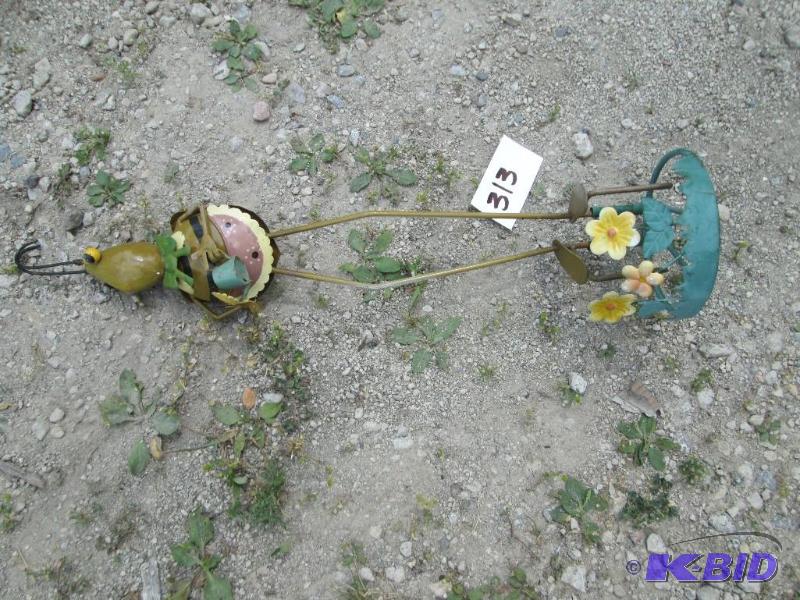 lot 313 image: Metal craft bug yard dcor...