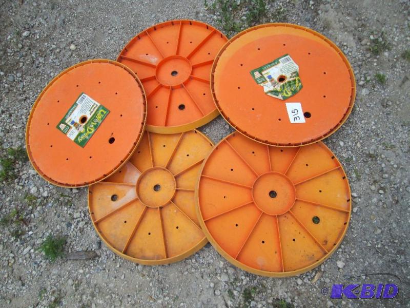 lot 315 image: Lot of Ups A Daisy planter inserts, fits stra...
