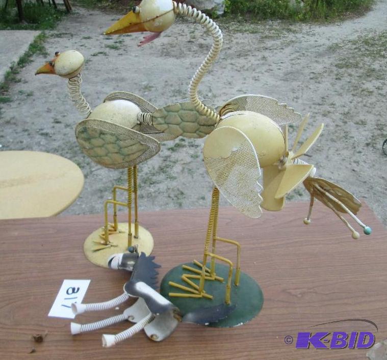 lot 317 image: Metal bobble head dcor...