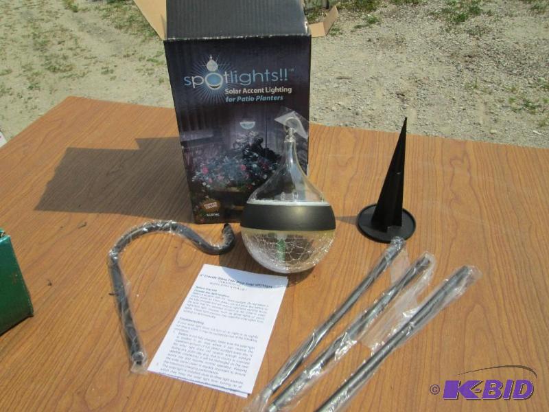 lot 57 image: Spotlights Solar accent lighting for patio p...
