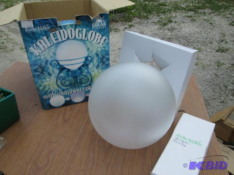 lot 65 image: Echo Valley Kaleidoglobe solar powered gazing...