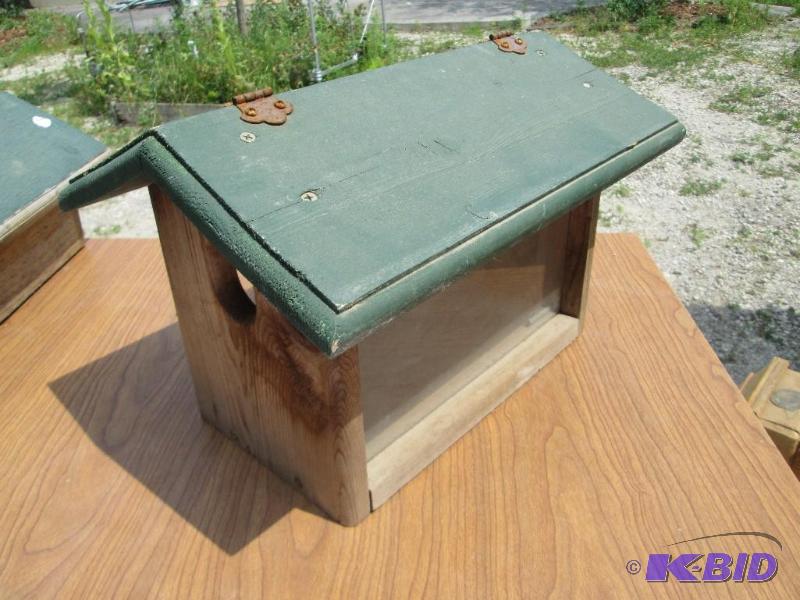 lot 83 image: Wood bird house with clear plastic sides...