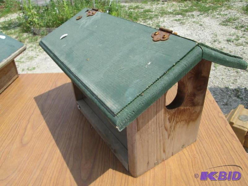 lot 84 image: Wood bird house with clear plastic sides...