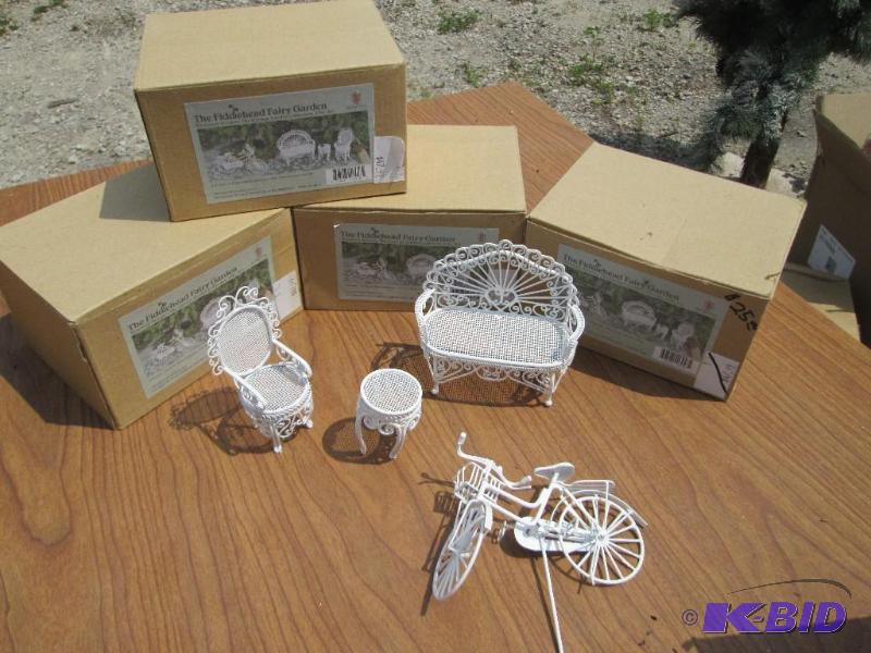 lot 91 image: Lot of 5 Fiddlehead Fairy Garden miniature ac...