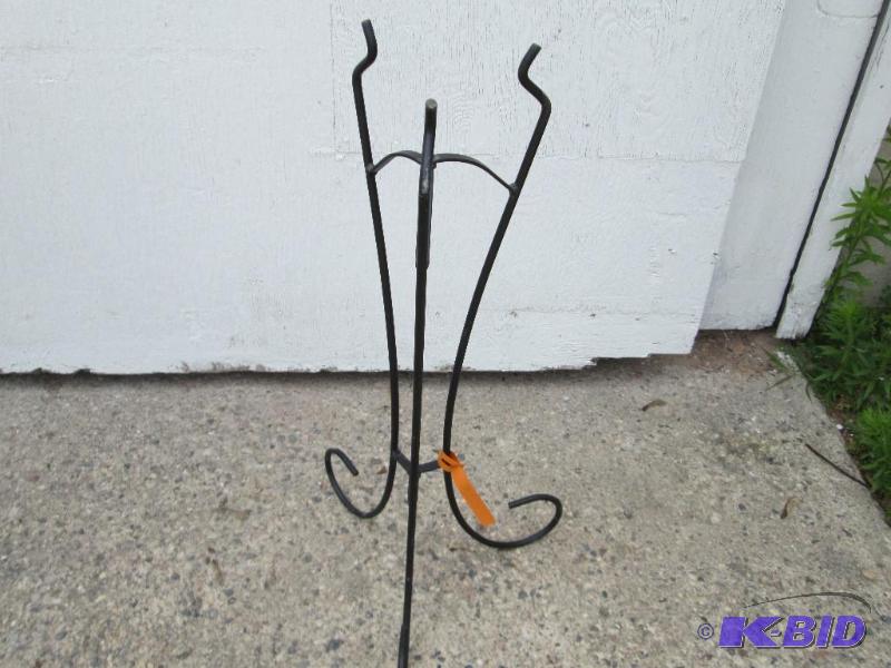 lot 99 image: Double sided  double use Gazing ball holder...