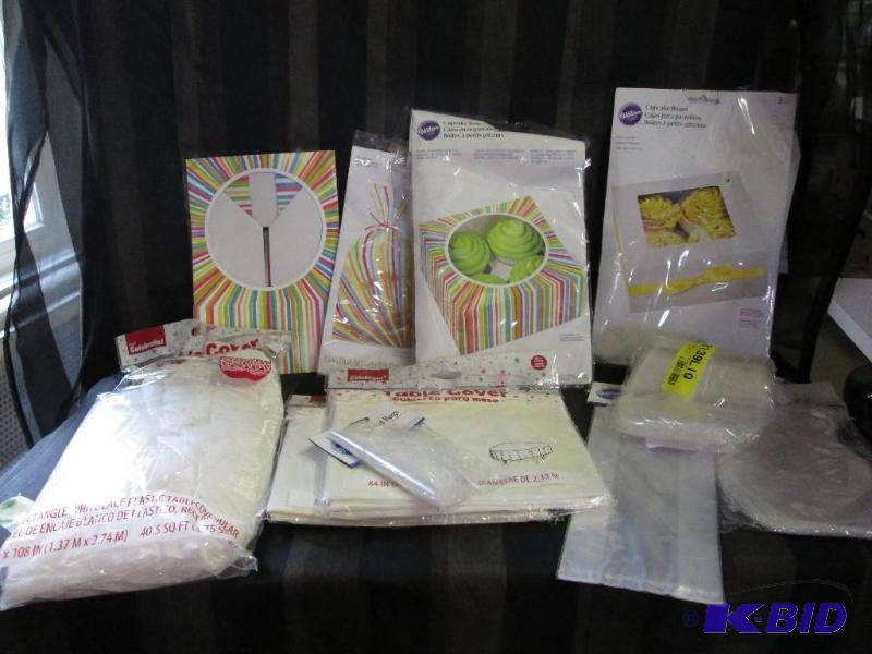 mixed lot of gift bags and cupcake boxes...