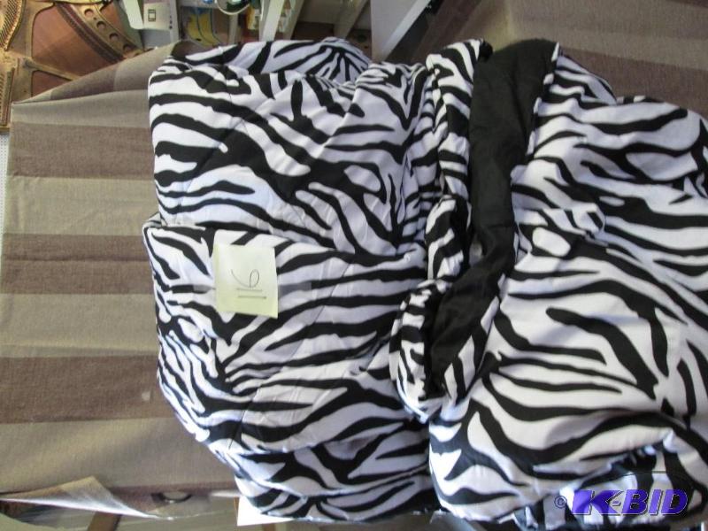 reversible zebra print and black comforter fu...