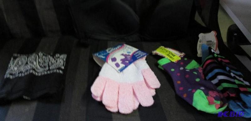 mixed lot of misc clothing pieces, bra, socks...