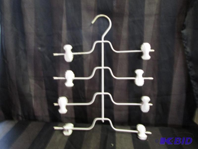 hanger with 4 levels including clips...