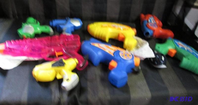 mixed lot of squirt guns...