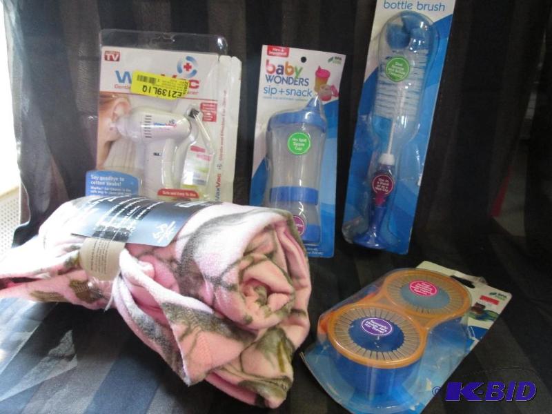 mixed lot blanket, bottlecleaner, sippy cup, ...