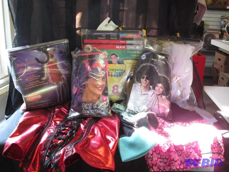 Mixed lot of halloween costumes and wigs...