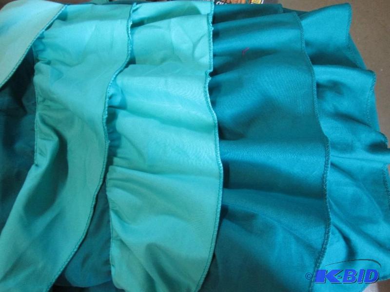 full queen sized comforter with 2 pillow sham...
