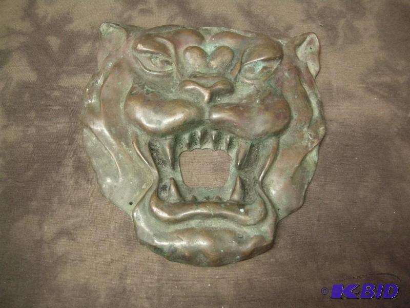 lot 109 image: Antique early interesting cast bronze panther face