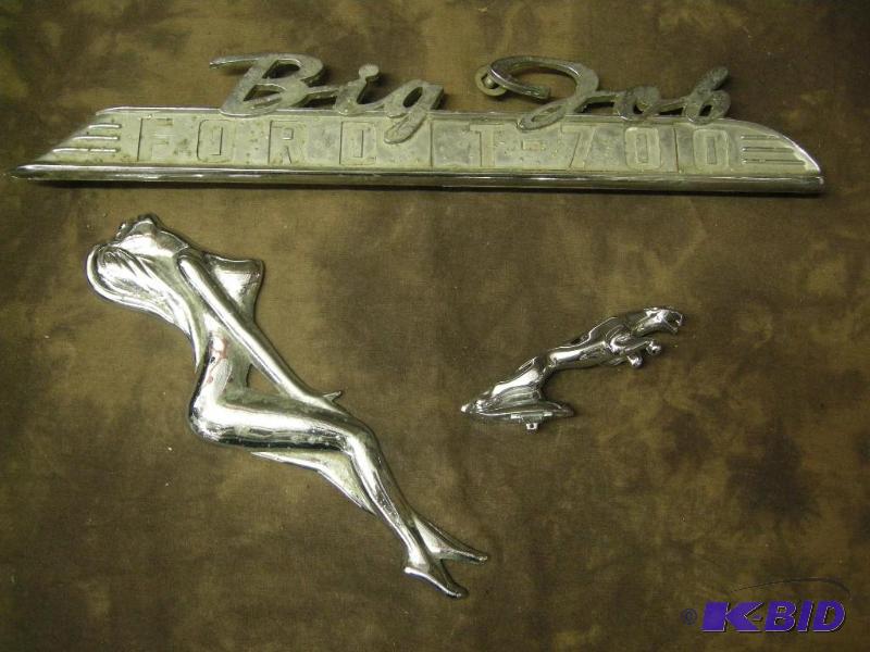 lot 118 image: Vintage automobile platesemblems