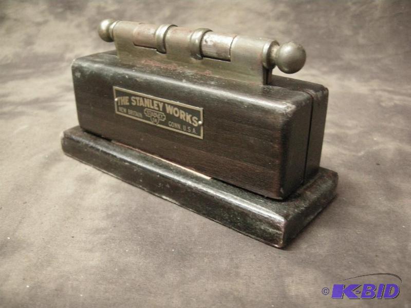 lot 124 image: Vintage The Stanley Works Hinge store displaysalesman sample