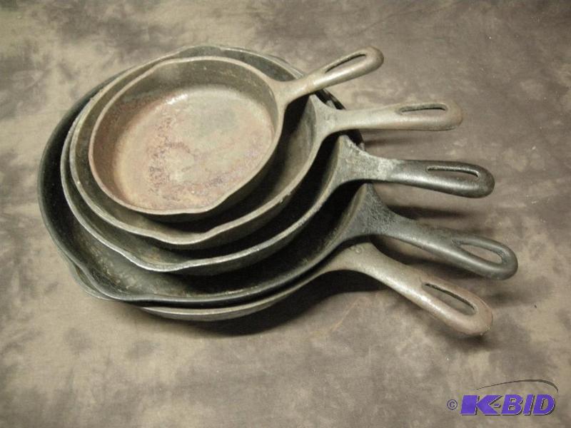 lot 146 image: 5 WagnerWare cast iron skillets