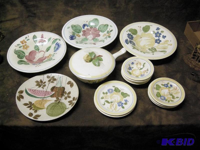 lot 151 image: Redwing Pottery group