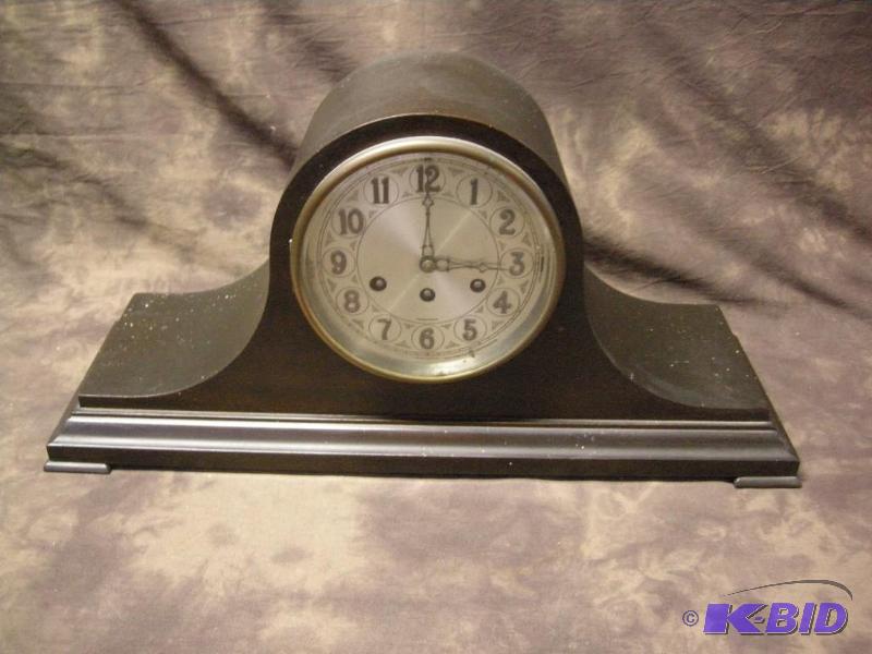 lot 172 image: Antique mantle clock