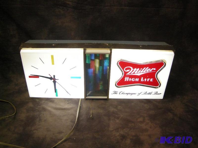 lot 173 image: Vintage Miller High Life light up clock