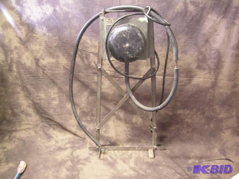 lot 179 image: 1950s gas station bell