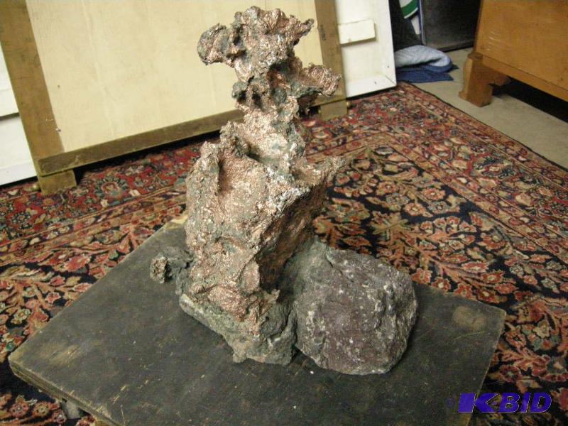 lot 18 image: Raw mineral specimen